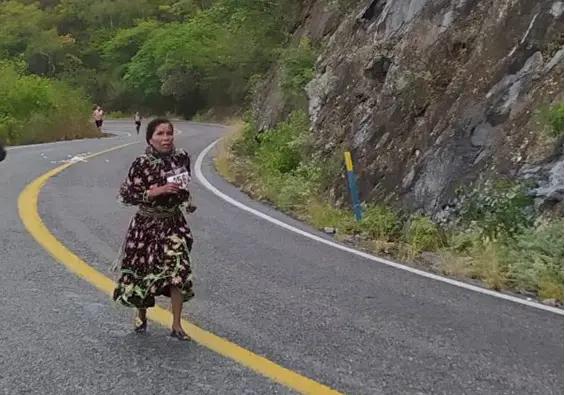 Sorprende Isadora Rodríguez, corredora rarámuri al ganar maratón en Tamaulipas