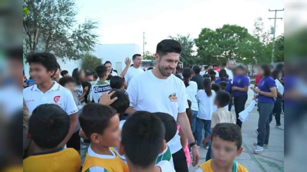 Convive Oribe Peralta y leyendas del Santos con niños del DIF Gómez Palacio