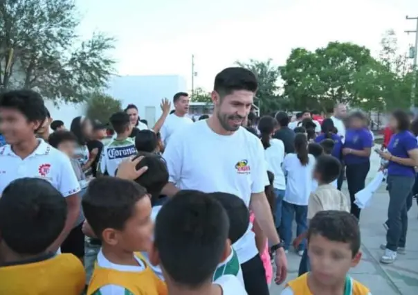 Convive Oribe Peralta y leyendas del Santos con niños del DIF Gómez Palacio