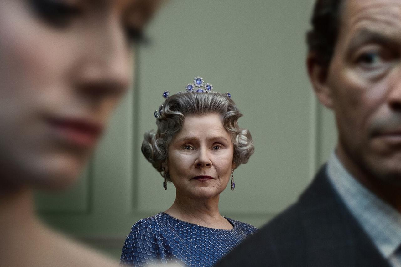 La sexta temporada de The Crown es protagonizada por Imelda Staunton. Foto. Cortesía Netflix