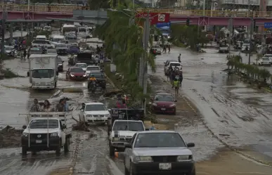 Huracán Otis en Acapulco: caos y desesperación en búsqueda de comida y familiares