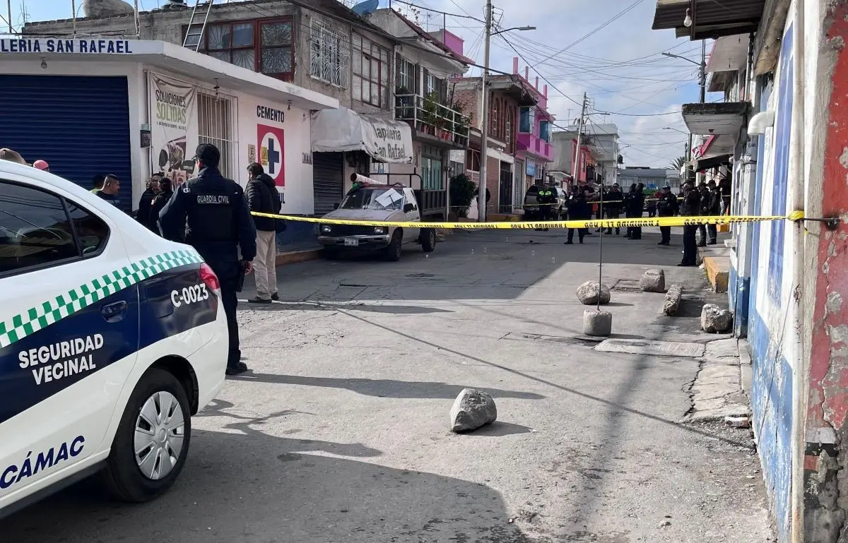 Dos agresores a bordo de una motocicleta asesinaron a un hombre, de al menos, cinco balazos en el centro de Tecámac. Foto: Cortesía