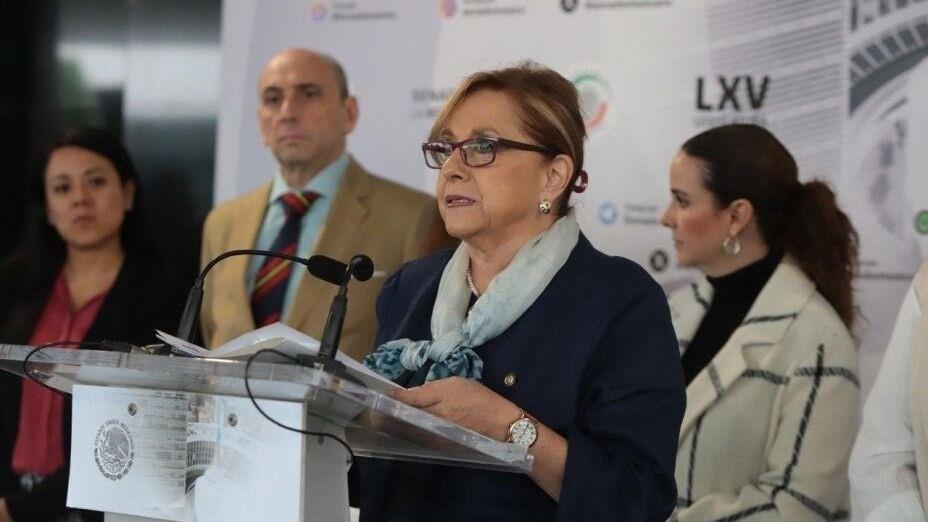 La senadora, estaba molesta porque la presidenta de la Mesa Directiva, la también morenista Ana Lilia Rivera, no le concedió el uso de la palabra. Foto: Senado de la República.