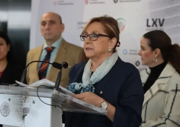 Renuncia senadora a Morena en el pleno y anuncia huelga de hambre