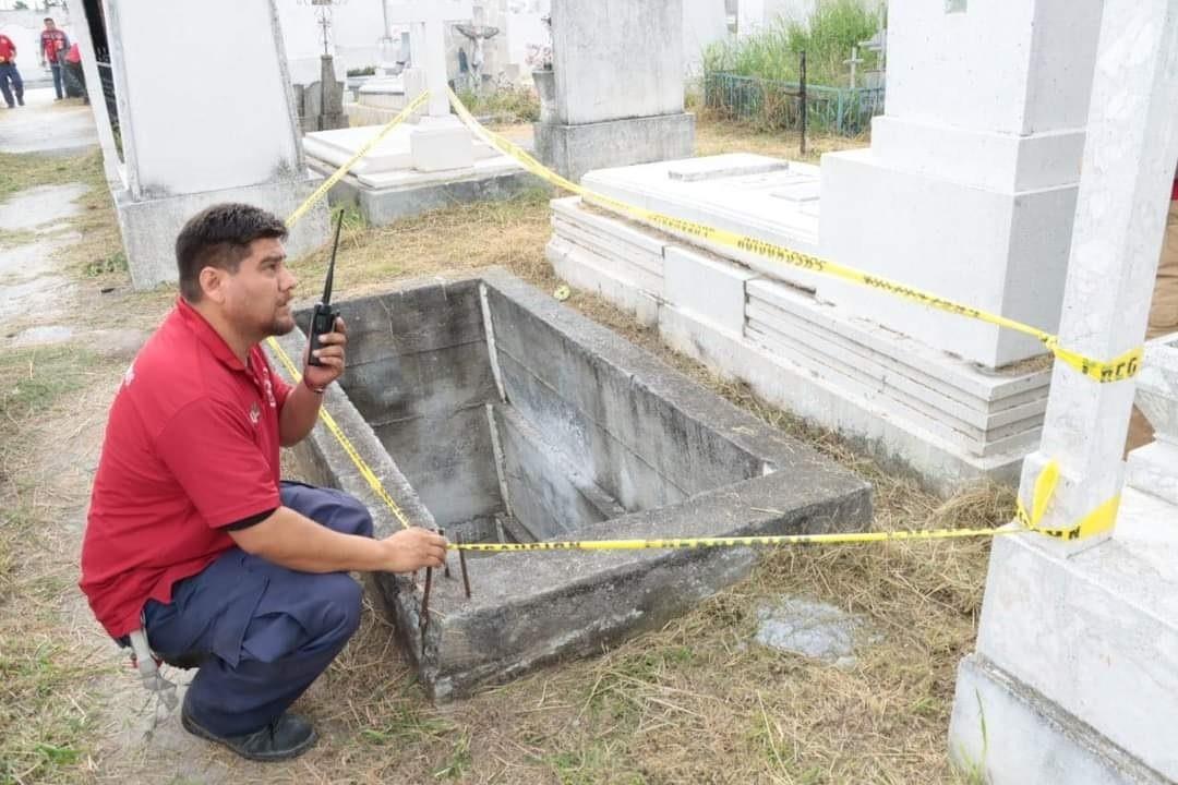 Realizan labores de limpieza en panteones de Juárez por Día de Muertos
