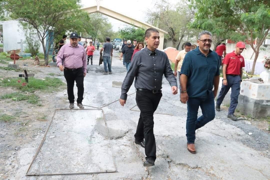 Realizan labores de limpieza en panteones de Juárez por Día de Muertos