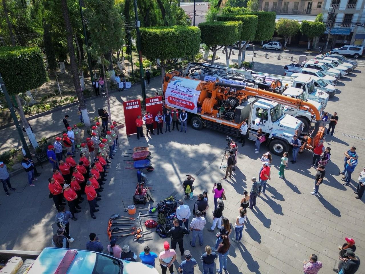 Se enviarán 2 camiones vactors nuevos (presión succión), 3 pick up y 1 pipa de agua, además de 15 personas que apoyarán en las labores de limpieza en Guerrero. Foto: Gobierno de Tlalnepanta