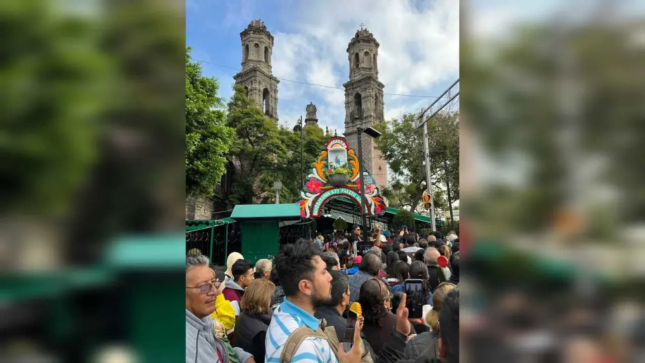 Miles de fieles católicos visitan a San Judas Tadeo en la iglesia de San Hipólito en la Ciudad de México. Foto: Israel Lorenzana