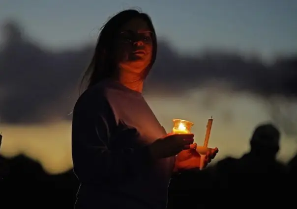 Residentes de Maine se reúnen para orar por las 18 víctimas del tiroteo