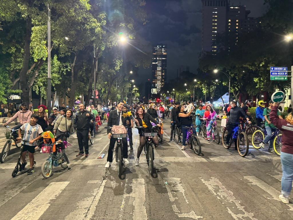 Paseo Nocturno Muévete en Bici 2023. Foto: @andreslajous