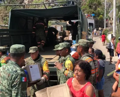 Entrega Ejército Mexicano alimentos a damnificados por huracán Otis