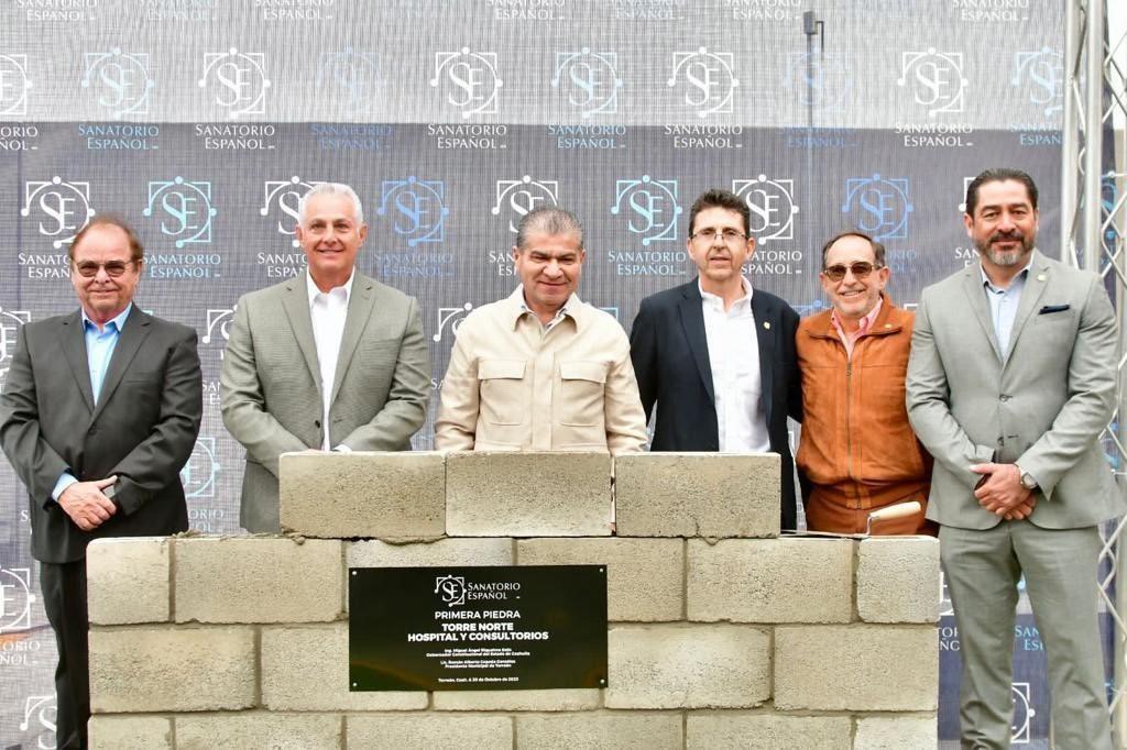 Cepeda destacó la histórica labor del Sanatorio Español a lo largo de sus 116 años de servicio y su contribución esencial . (Fotografía: Gobierno de Coahuila)