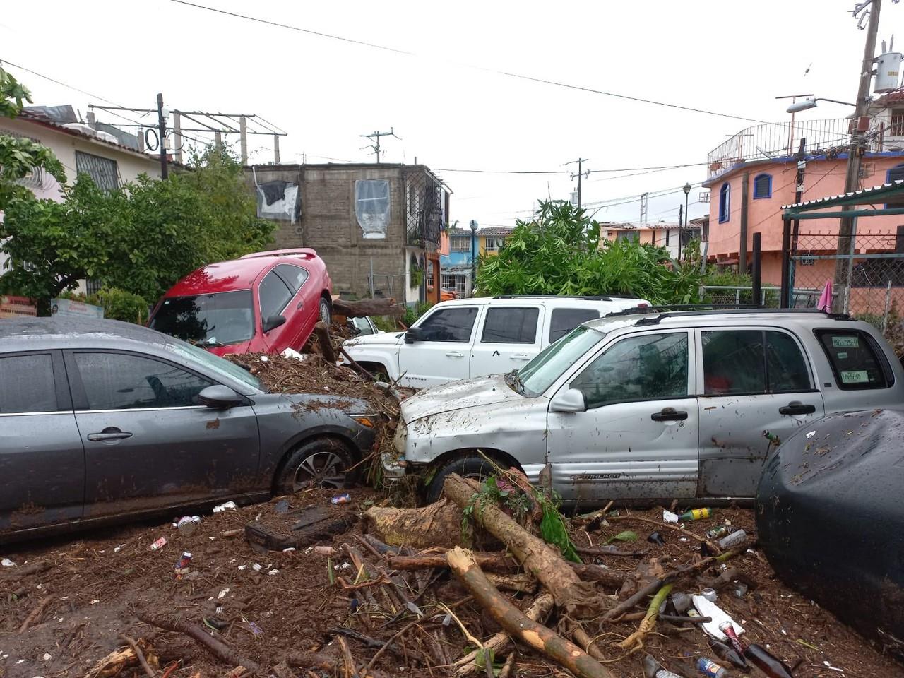 INAI mantiene abierto centro de acopio para apoyar población por huracán Otis. Foto: @Corasoun