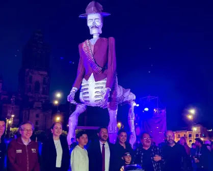 Conmemoran a Francisco Villa en mega ofrenda del Zócalo