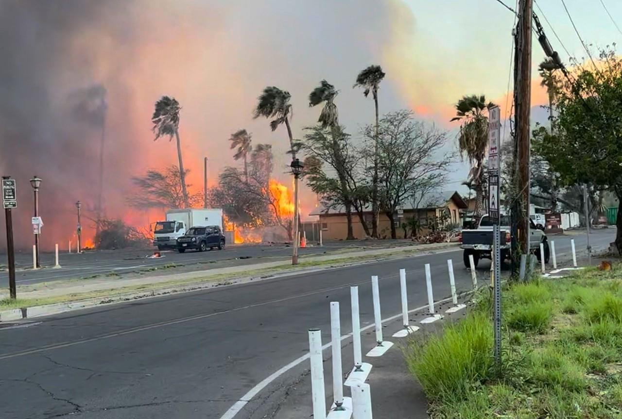 El jefe John Pelletier dijo que el departamento debía cumplir una orden de difundir 20 horas de filmaciones y quería dar algún contexto a lo que vería la gente antes de publicar el video. Foto: Telemundo.
