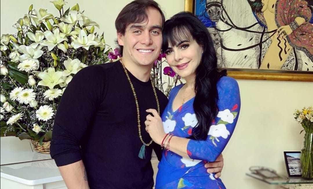 Maribel Guardia no pudo evitar conmoverse cuando mostraba el altar de su hijo, Julián Figueroa. Foto: Instagram