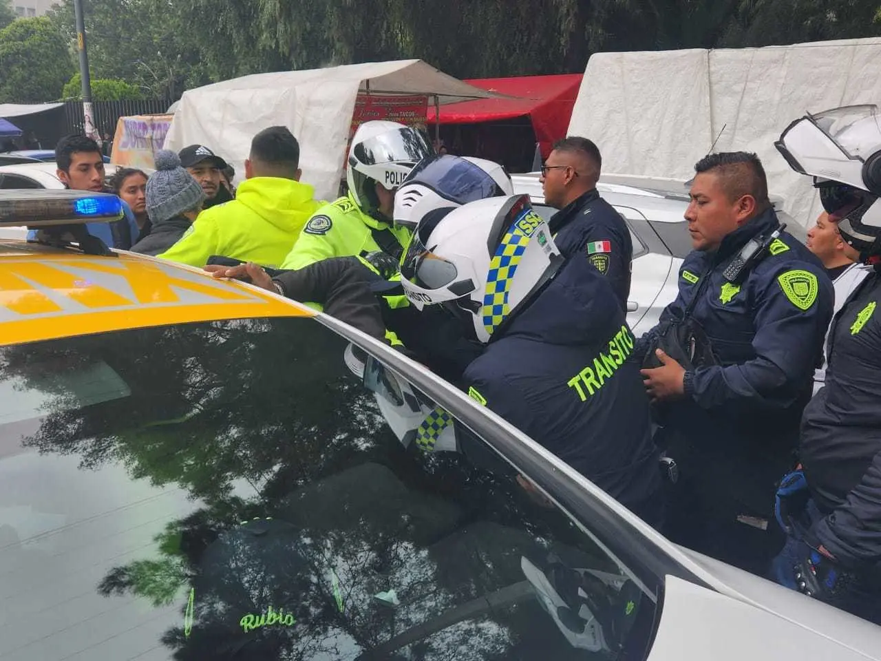 Policías de tránsito recuperan vialidades  y son agredidos por franeleros en la GAM: Foto: Ramón Ramírez