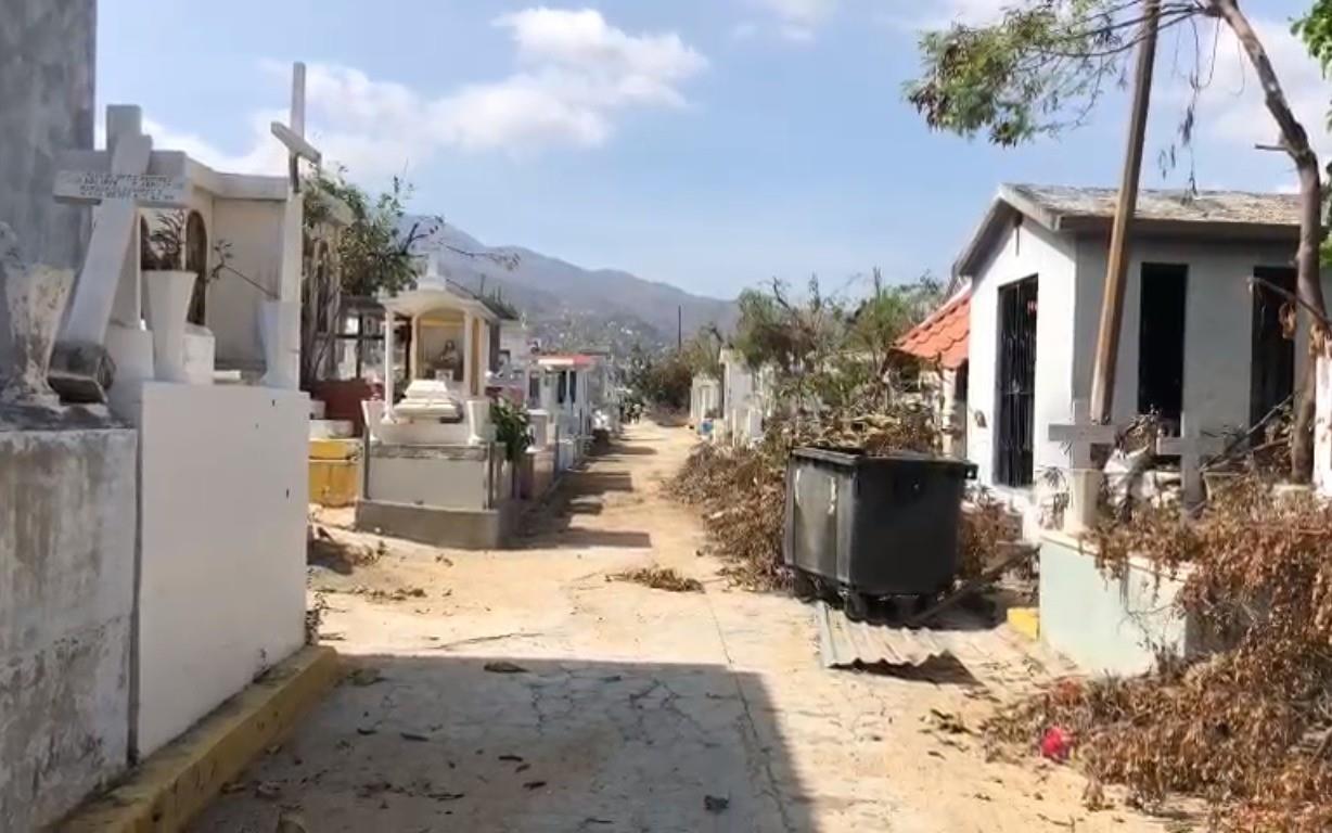 Panteones vacíos en Acapulco tras el paso de huracán Otis. Foto: Miguel Hernández