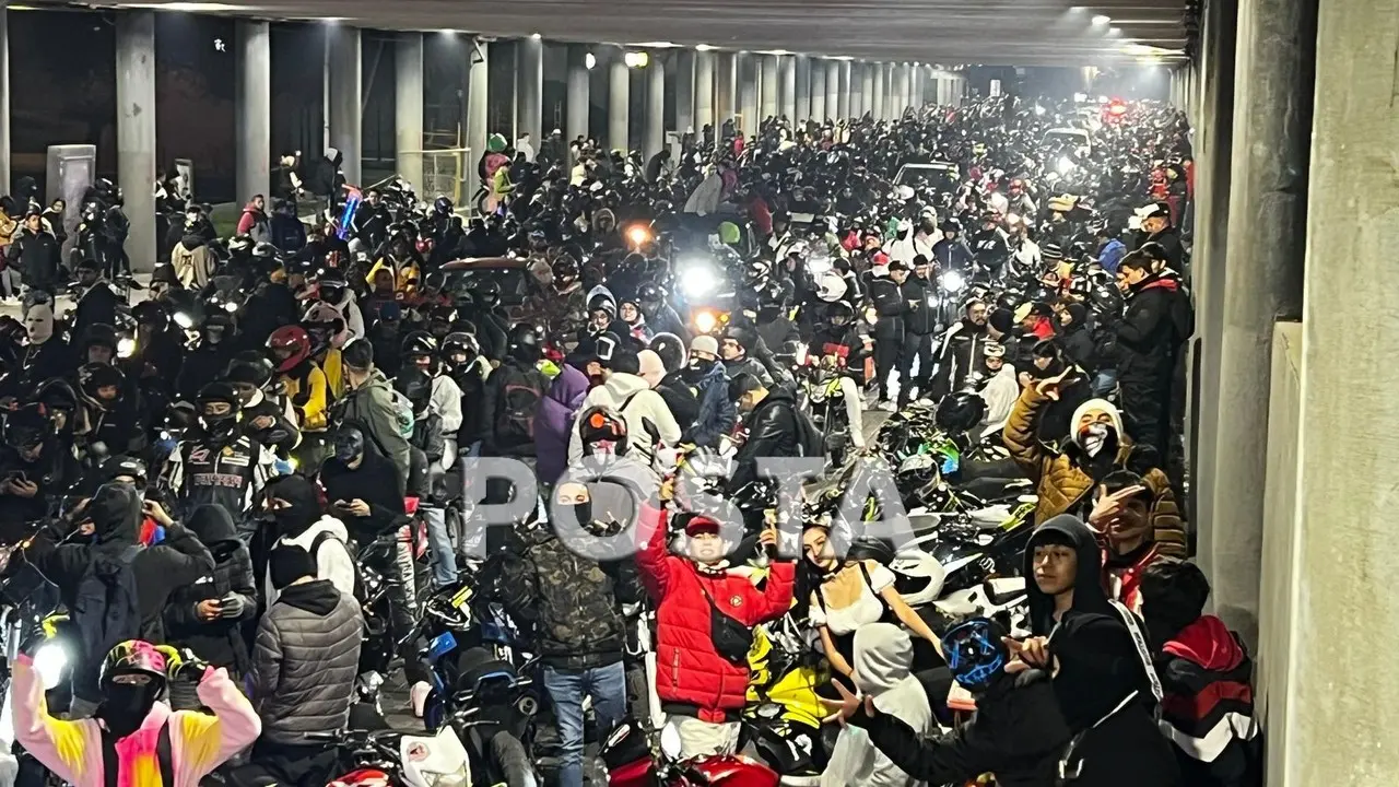El caos vehicular no se hizo esperar, pues ante la gran cantidad de participantes las avenidas como Constitución fueron inundadas por los amantes a las motos. Foto: Raymundo Elizalde.