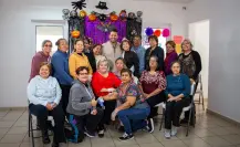 Apoyo a familias de Guerrero: abuelitos de Guadalupe, Nuevo León, elaboran pan de muerto