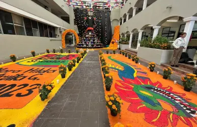 Honran con altar de Día de Muertos a maestra de la Prepa 22 de la UANL