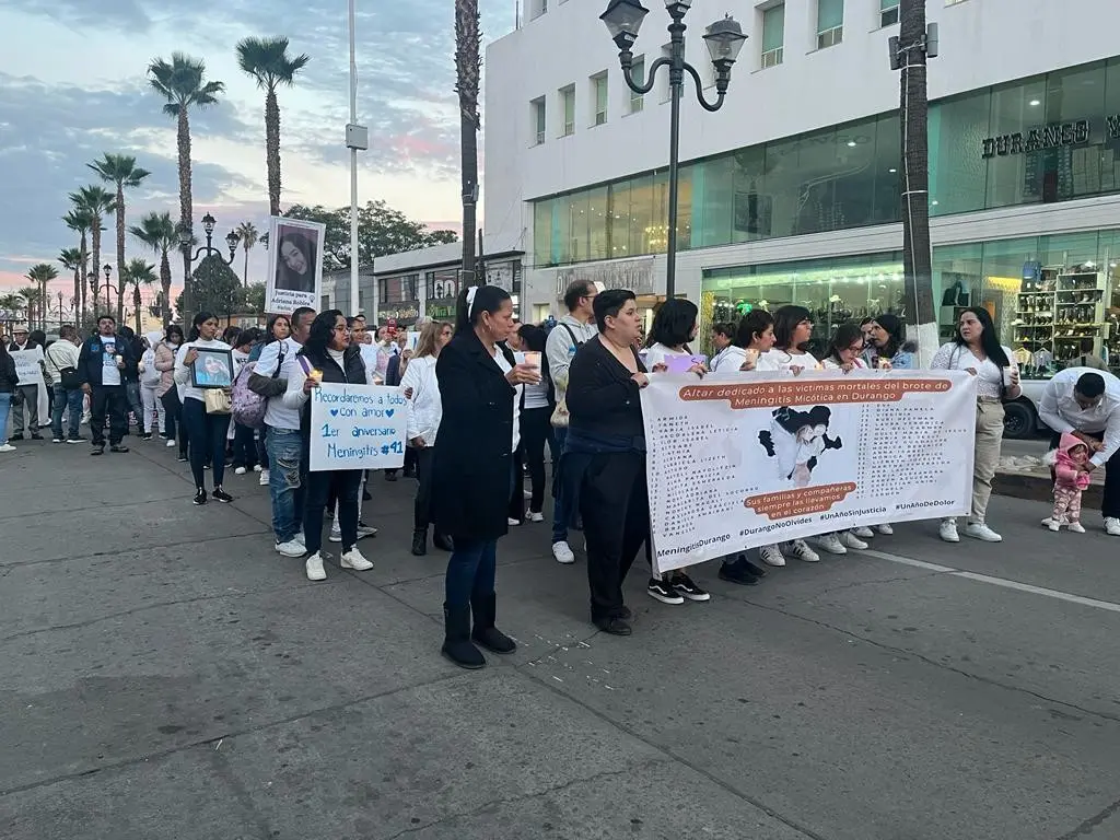 Marchan para exigir justicia por víctimas de meningitis