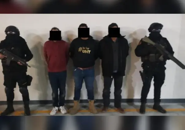 Caen 3 hombres con arma larga y más de 100 dosis de droga en Linares, Nuevo León