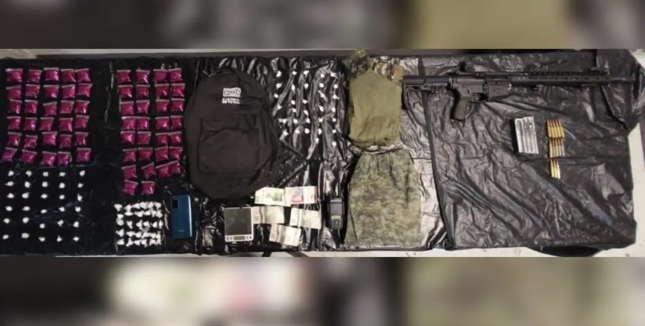 Caen 3 hombres con arma larga y más de 100 dosis de droga en Linares, Nuevo León