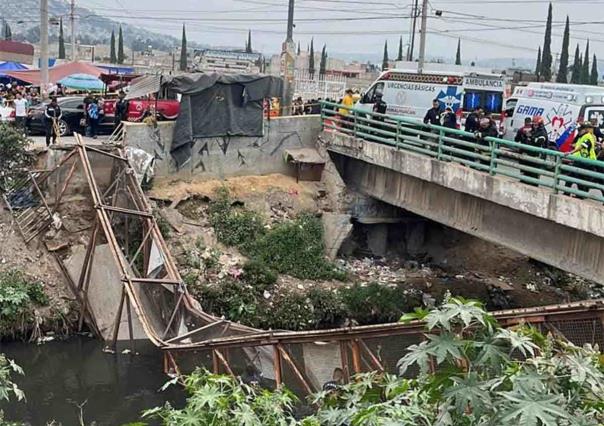 Colapsa puente peatonal en el Panteón de los Rosales, en Chimalhuacán