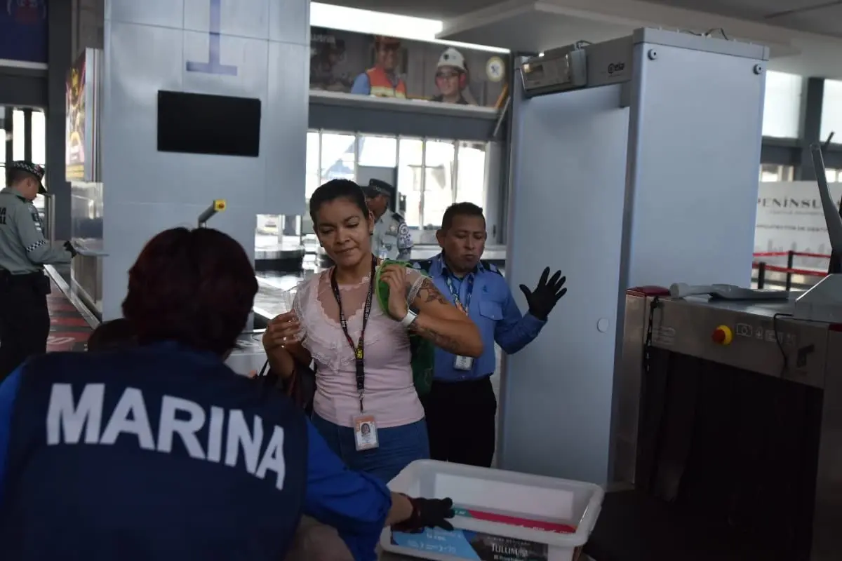 La SICT informó del traslado de 2 mil 447 personas por aire con el apoyo de las aerolíneas comerciales del país: Aeroméxico, VivaAerobus y Volaris. Foto: Twitter/ @SICTmx