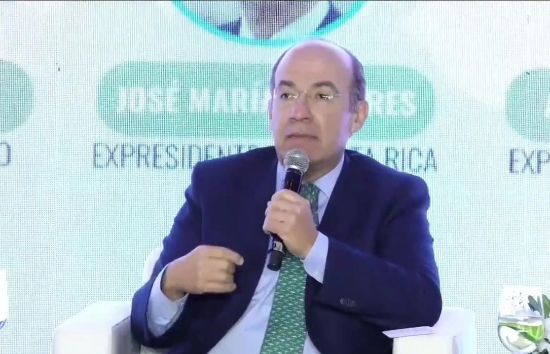 “México es una democracia a punto de caer”: Felipe Calderón. Foto: Captura de pantalla