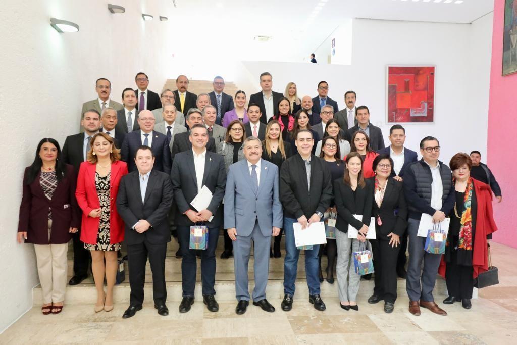 Waldo Fernández hizo el compromiso de conseguir el mejor presunto para la máxima casa de estudios, destacando que esto servirá para seguir brindando una atención de excelencia a los alumnos y sus familias. Foto: Armando Galicia