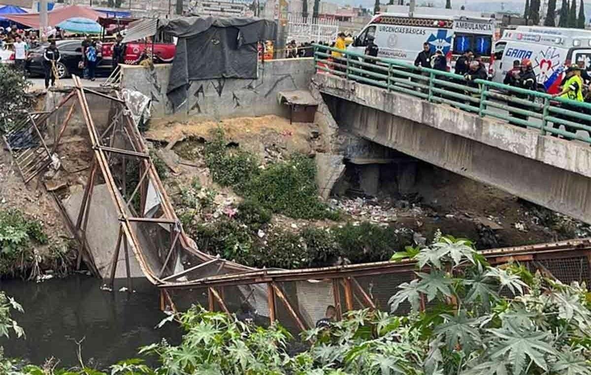 Vecinos señalaron que estaba en mal estado el puente peatonal donde decenas de personas lo utilizaban para cruzar el Río de la Compañía en los límites de Chimalhuacán y Nezahualcóyotl. Foto: Archivo.