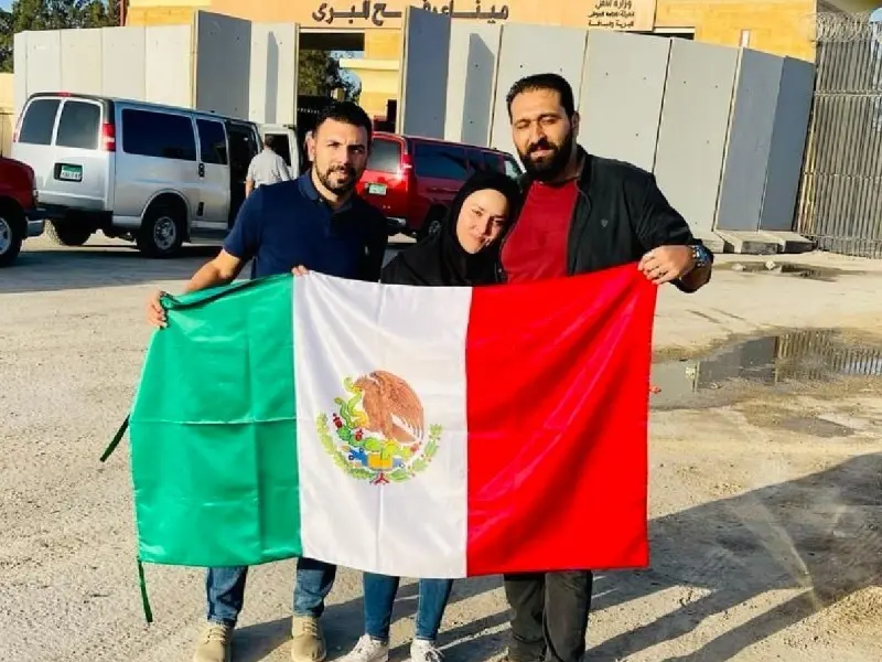 La mexicana vivía en Gaza desde hace más de año y medio y fue ahí donde conoció a su ahora esposo Suleiman Said Al-Fayoumi, quien la ayudaba siendo su traductor. Foto: X @aliciabarcena.