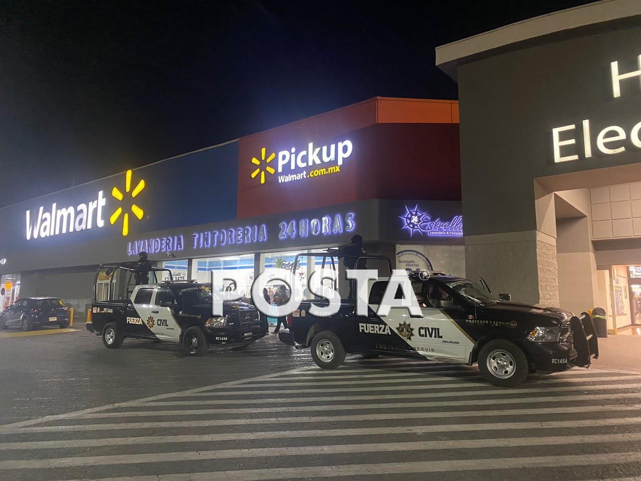 El asalto provocó movilización en el supermercado, donde hasta el momento las autoridades trabajan en la zona para recabar información. Foto: Especial/ POSTAMX