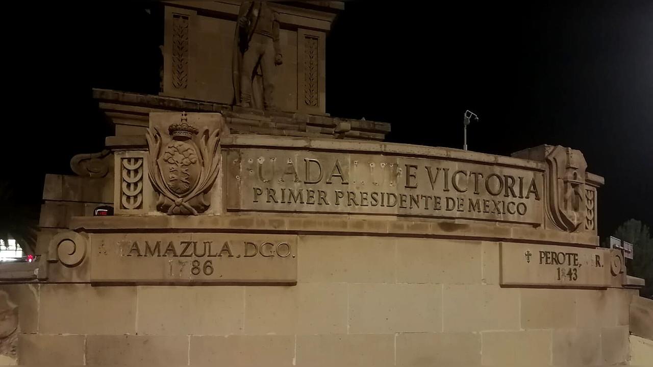 Lo atrapan robando el bronce del monumento a Guadalupe Victoria