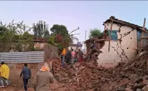 Suman 157 muertos por el sismo de 6.4 en Nepal