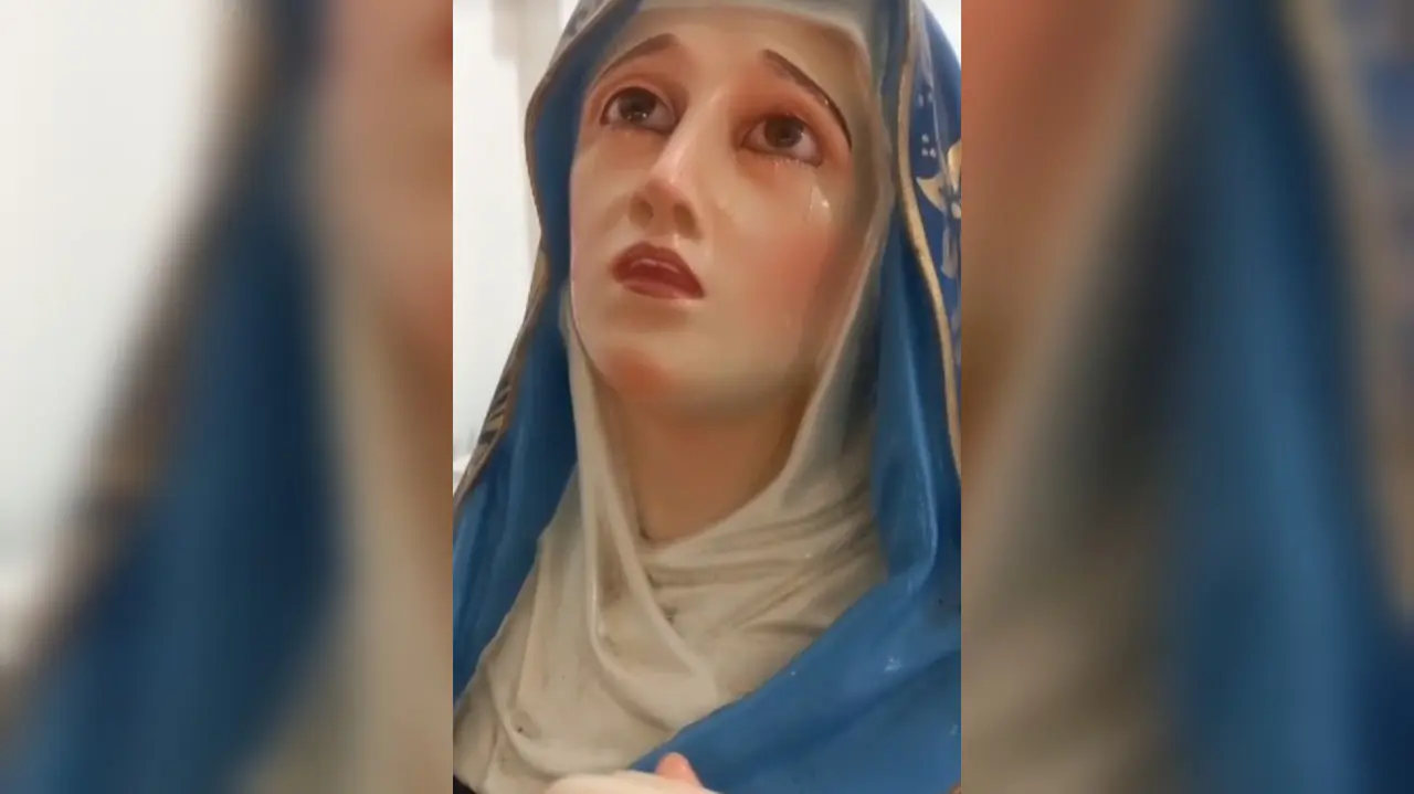 Una imagen de la Virgen de los Dolores fue captada llorando en una Iglesia de la comunidad El Chanal, en Colima, Colima. Foto: TikTok Neto Río