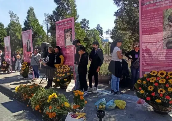 Recuerdan a víctimas de feminicidio frente a Palacio de Gobierno en Toluca