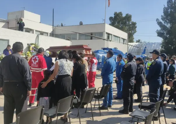 Emotivo homenaje para despedir a víctima de accidente en ambulancia aérea