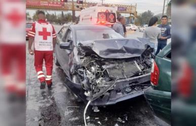 Destruye su vehículo luego de impactarse a una camioneta