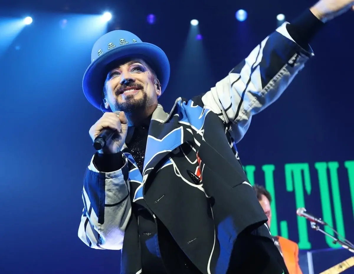 El cantante Boy George, ícono de los 80, interpreta los temas Karma Chameleon y Do You Really Want to Hurt Me. Foto: Facebook Boy George