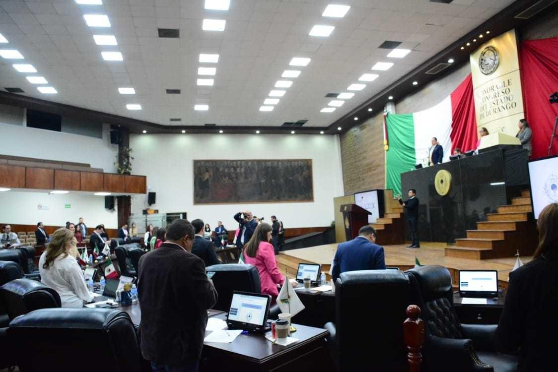 Los diputados locales aprobaron una iniciativa para sancionar a quienes venden mascotas por redes sociales. Foto: Cortesía.