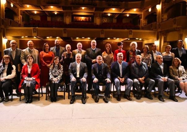 Toman protesta a nuevos integrantes del patronato del Teatro Isauro Martínez