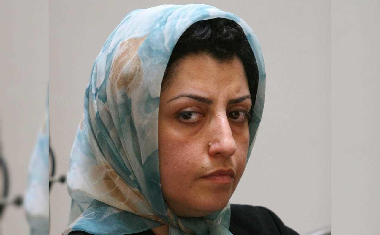 La destacada activista iraní de derechos humanos, Narges Mohammadi, asiste a una reunión sobre los derechos de las mujeres en Teherán, Irán, el 27 de agosto de 2007. (Foto AP/Vahid Salemi, Archivo)