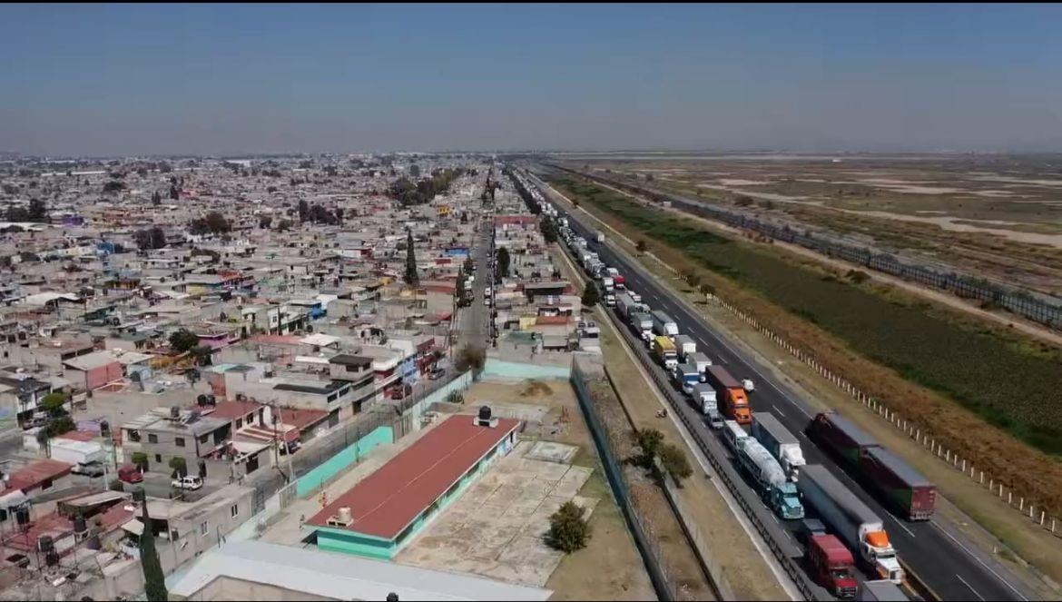 Exigen que les solucionen el tema del suministro de agua en la Colonia. Imagen: POSTA.