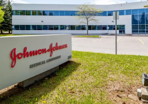 Johnson & Johnson iniciará ensayos de sistema quirúrgico robótico en 2024