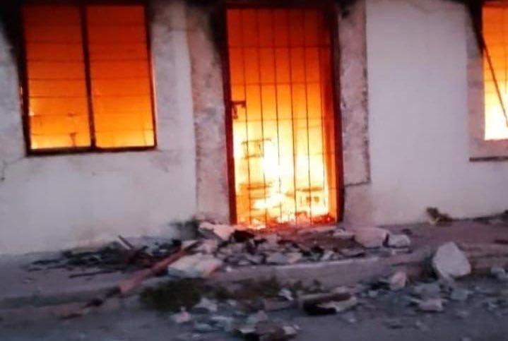 Grupo armado incendia casas y negocios en Abasolo y Jiménez