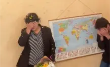 VIDEO: Fingen alumnos pelea en clase para darle una sorpresa a su maestra