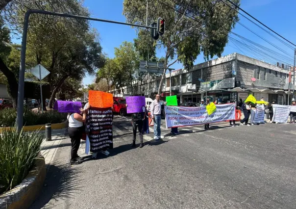 Familiares de presos en Santa Martha Acatitla bloquean Río de la Loza